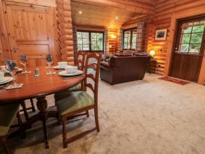 a dining room with a table and a tub in a cabin at 23 Lakeside Drive in Morpeth