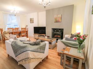 a living room with two couches and a table at Yr Adfa The Retreat in Blaenau-Ffestiniog