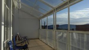 a balcony with chairs and a view of the mountains at Buen Descanso in Salta