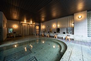 
a large room with a lot of chairs and a fire place at Onsen Guest House Tsutaya in Hakone
