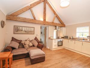 a living room with a couch and a kitchen at The Dairy in Chester