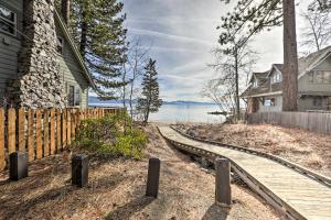 Φωτογραφία από το άλμπουμ του Lakefront Cabin with Beach Access 8 Mi to Northstar σε Tahoe Vista