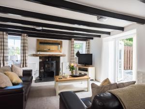 a living room with a black and white ceiling at Karrek in Tintagel