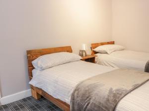 Un pat sau paturi într-o cameră la Victoria Cottage