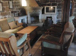 a living room with a couch and a fireplace at Casa Rural S. Antonio in Menaza