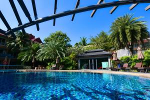 Bazén v ubytování R-Mar Resort and Spa Patong, Phuket nebo v jeho okolí