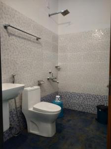 Koupelna v ubytování Riverbench Homestay Munnar, Anaviratty