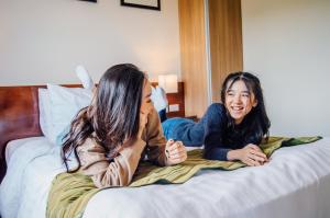 Ένα ή περισσότερα κρεβάτια σε δωμάτιο στο Azalea Residences Baguio