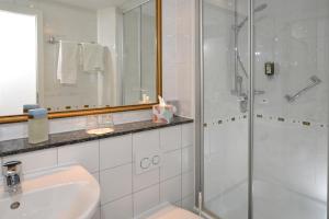 a bathroom with a shower and a sink at Hotel Aurbacher Hof GmbH in Munich