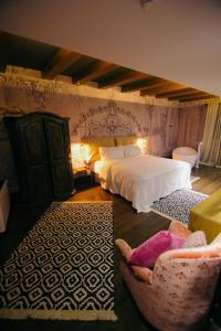 Postel nebo postele na pokoji v ubytování Cathedral Boutique Hotel