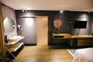 Kuchyň nebo kuchyňský kout v ubytování Cathedral Boutique Hotel