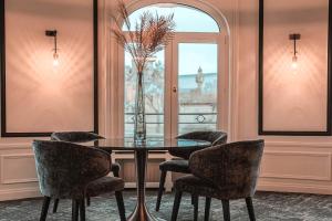 Posezení v ubytování Hôtel Carlton Lille