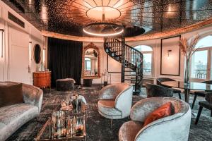 Posezení v ubytování Hôtel Carlton Lille