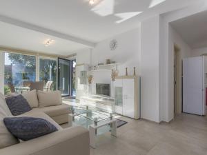 Kuchyň nebo kuchyňský kout v ubytování Apartment Monika with private pool in Porec