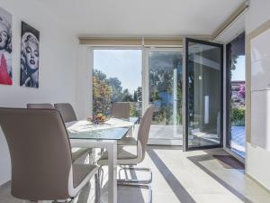 Balkón nebo terasa v ubytování Apartment Monika with private pool in Porec