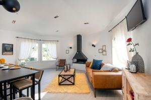 TV/Unterhaltungsangebot in der Unterkunft Sara 4 personas, free WIFI, chill-out, private pool, private tennis court - by Holiday Rentals Villamar
