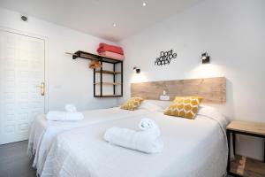 Ein Bett oder Betten in einem Zimmer der Unterkunft Sara 4 personas, free WIFI, chill-out, private pool, private tennis court - by Holiday Rentals Villamar