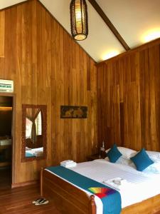 Postel nebo postele na pokoji v ubytování Inle Cottage Boutique Hotel