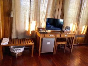 A television and/or entertainment center at Inle Cottage Boutique Hotel