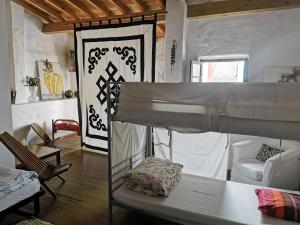 Poschodová posteľ alebo postele v izbe v ubytovaní Hostel Argonauta