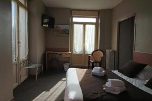 Postel nebo postele na pokoji v ubytování Hotel Au Val Doré