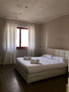 A bed or beds in a room at Hotel Eremo