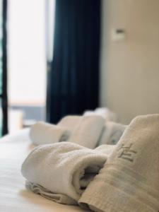 A bed or beds in a room at Hotel Eremo