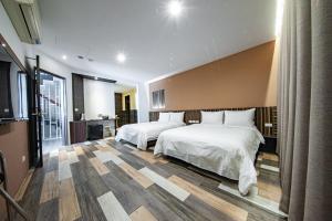 Giường trong phòng chung tại 澎湖 就這兒旅居