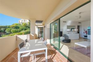 Un balcón o terraza de CAPANES DEL GOLF LUXURY APARTMENT