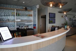 Lounge nebo bar v ubytování ibis Styles Le Treport Mers Les Bains