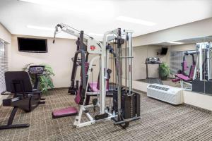 Fitness center at/o fitness facilities sa Baymont by Wyndham Eden