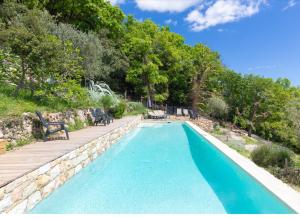 Les Mas d'Azur Villaの敷地内または近くにあるプール