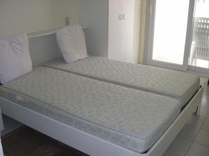 
A bed or beds in a room at Byblos E2
