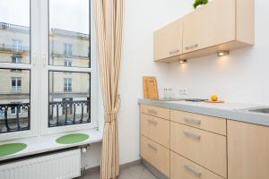 Kuchyň nebo kuchyňský kout v ubytování Apartments Warsaw Warecka by Noclegi Renters