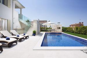Bazén v ubytovaní Villa Melita by HMZ Villas alebo v jeho blízkosti + 5 fotografií