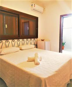 Ein Bett oder Betten in einem Zimmer der Unterkunft Sapê Guest Hotel