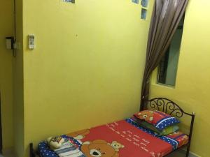 a small childs bedroom with a teddy bear bed at Pandan Home Stay in Alor Setar