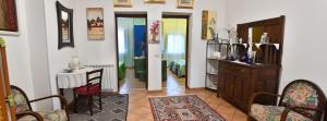 a room with a hallway with a table and chairs at B&B Mitzixeddas Sa Domu de Braxia in Màndas