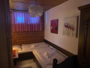 a room with two bunk beds in a cabin at Apartment Julia Nassfeld in Sonnenalpe Nassfeld