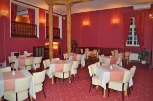 Ein Restaurant oder anderes Speiselokal in der Unterkunft Hotel Petr 