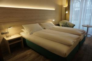 Postel nebo postele na pokoji v ubytování Hotel Kastanienhof
