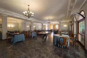 Reštaurácia alebo iné gastronomické zariadenie v ubytovaní Hotel Corallo