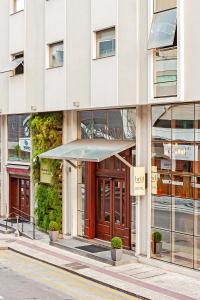 a facade of a building with a revolving door at BRUT by Slaviero Hotéis in Balneário Camboriú