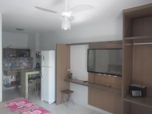 a kitchen with a white refrigerator and a ceiling fan at Condomínio Lagoa Quente Flat Service-Caldas Novas - FLAT TOP in Caldas Novas