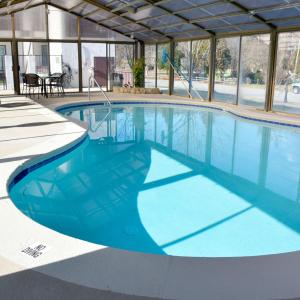 SureStay Hotel by Best Western Helen Downtown内部或周边的泳池