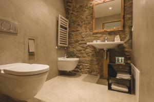 a bathroom with a toilet and a sink at Torre di Baratti Bio Resort in Populonia