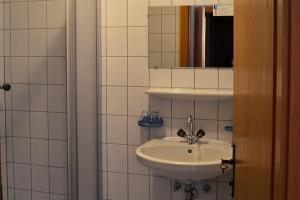 Koupelna v ubytování s´Waldhaus + 37 fotografií