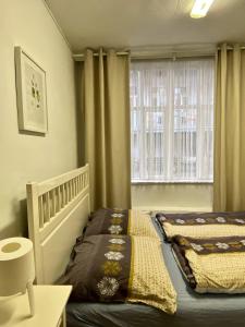 מיטה או מיטות בחדר ב-Wohnung im Herzen der historischen Altstadt