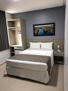 a bedroom with a large bed in a room at Hotel Barreto in Nossa Senhora da Glória
