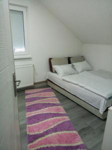 Voodi või voodid majutusasutuse Apartman All seasons toas